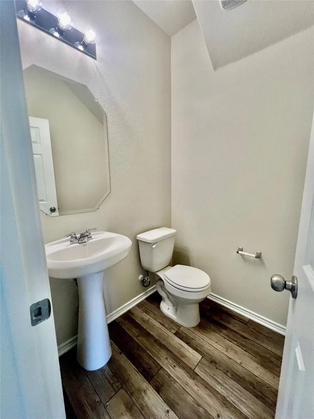 499 Tree Nut Loop Buda, TX 78610