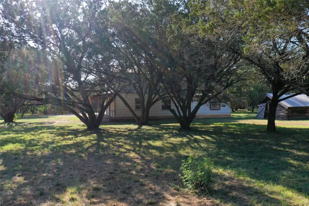 401 Exeter Road Spicewood, TX 78669