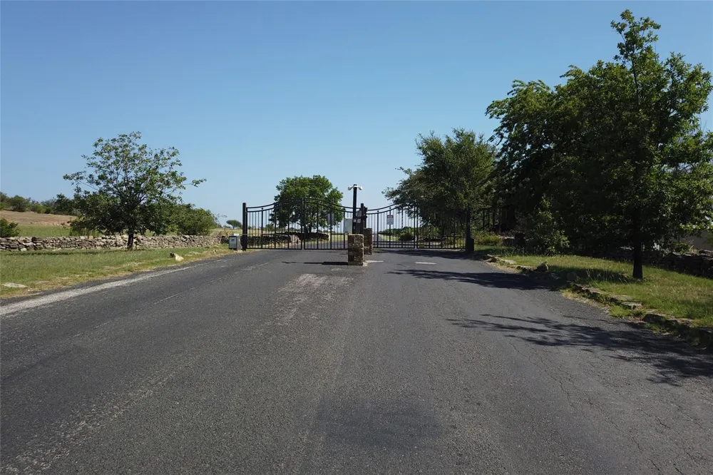 401 Exeter Road Spicewood, TX 78669