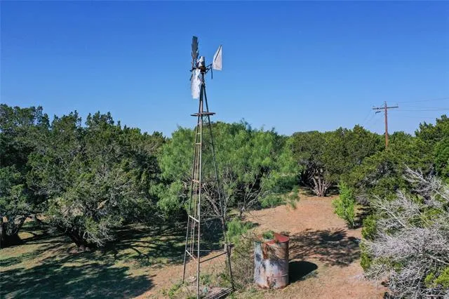 401 Exeter Road Spicewood, TX 78669