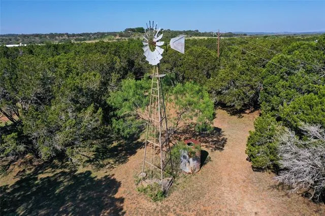 401 Exeter Road Spicewood, TX 78669
