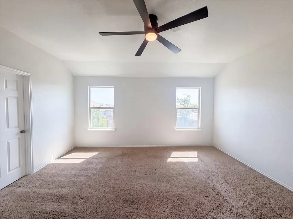233 Atwood Loop Jarrell, TX 76537
