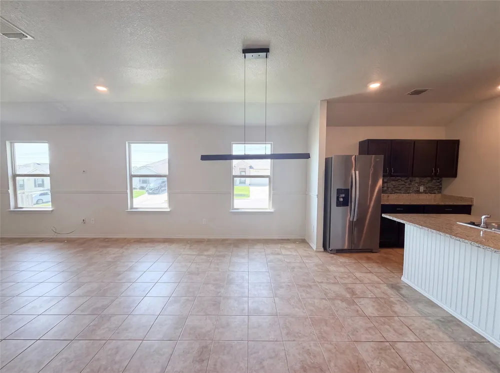 233 Atwood Loop Jarrell, TX 76537