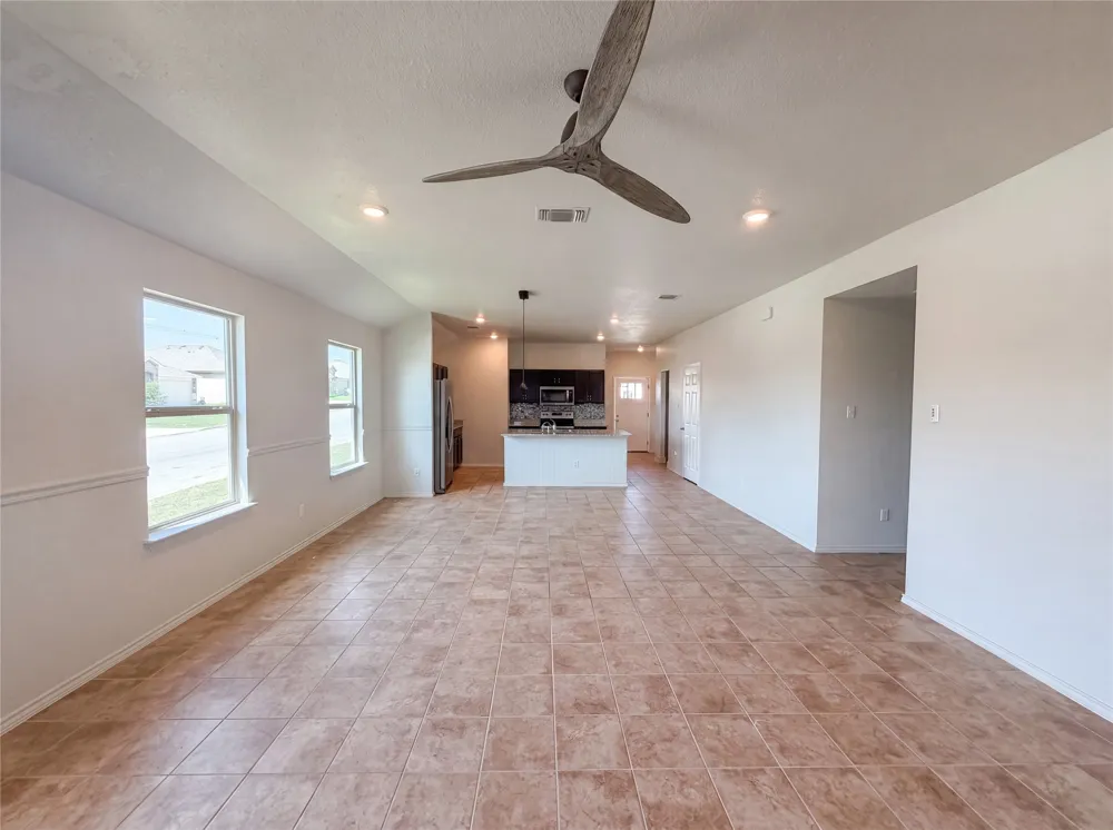 233 Atwood Loop Jarrell, TX 76537