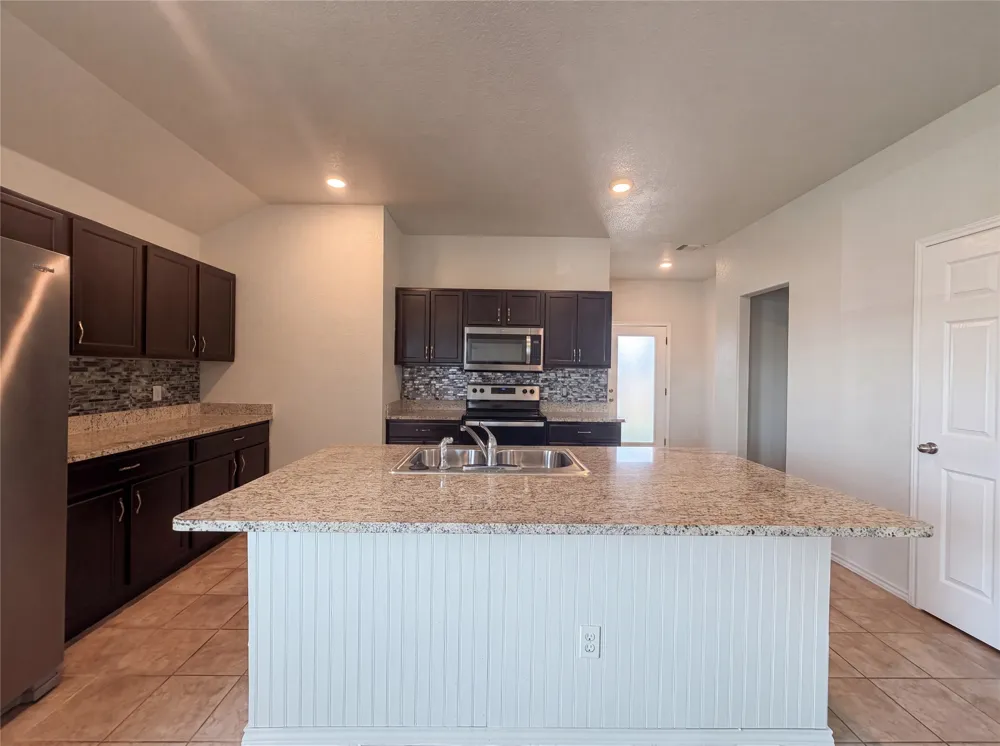 233 Atwood Loop Jarrell, TX 76537