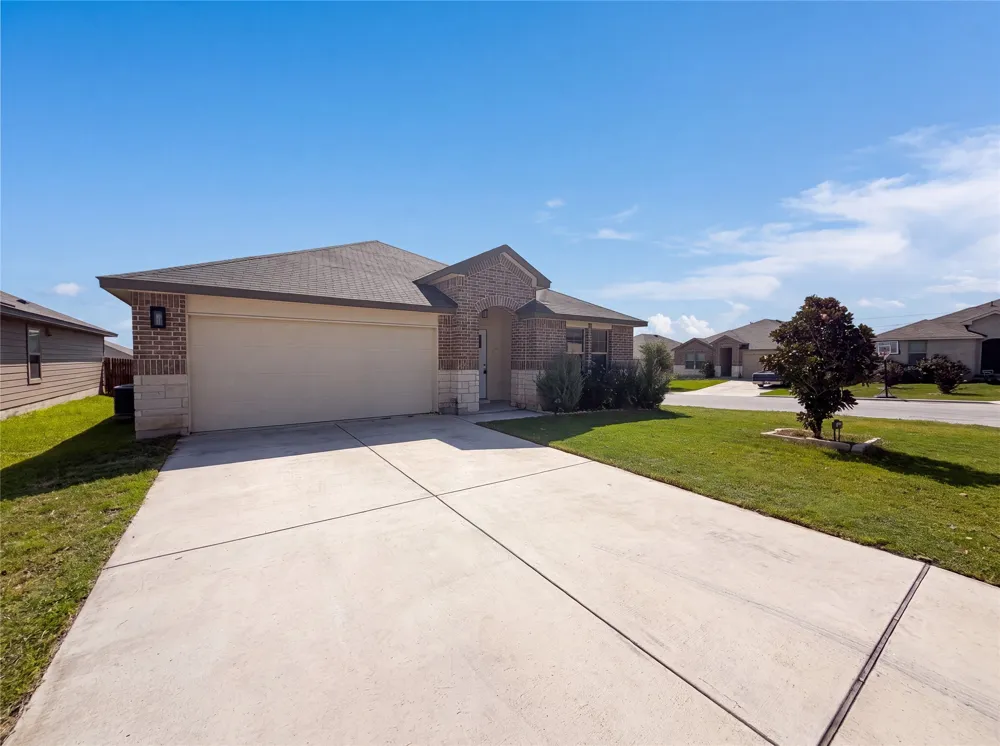 233 Atwood Loop Jarrell, TX 76537