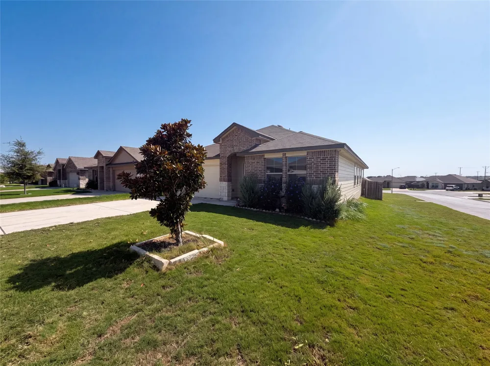 233 Atwood Loop Jarrell, TX 76537