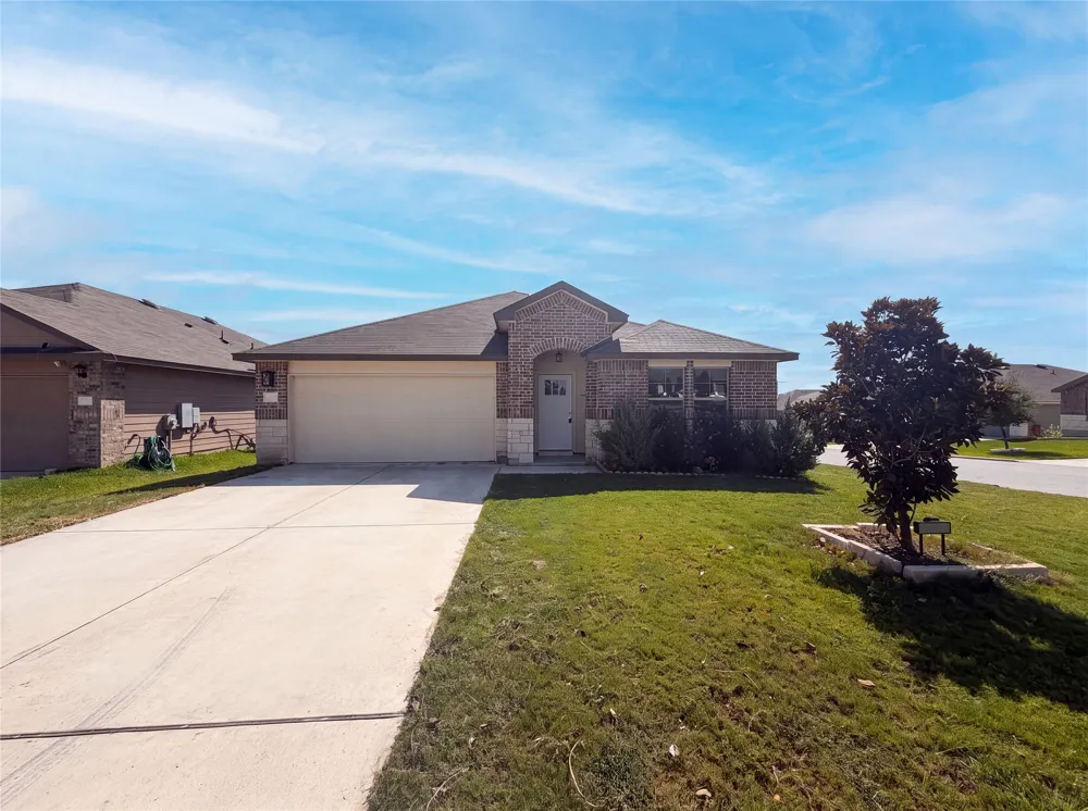 233 Atwood Loop Jarrell, TX 76537