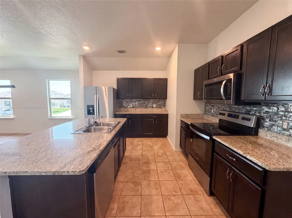 233 Atwood Loop Jarrell, TX 76537