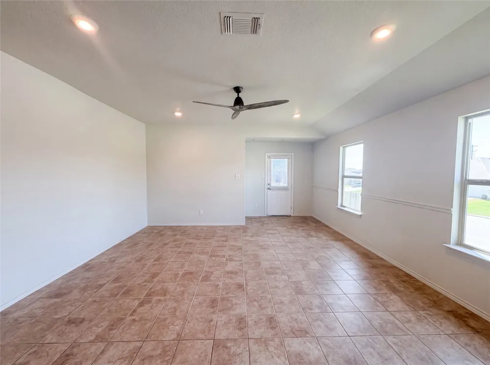 233 Atwood Loop Jarrell, TX 76537