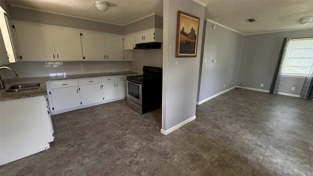806 W 8th Street Taylor, TX 76574