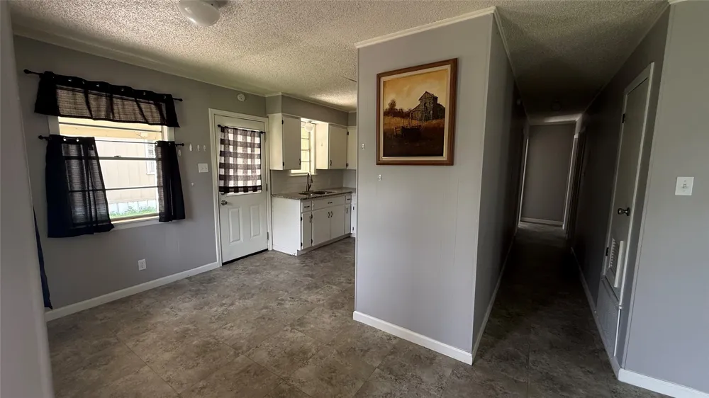 806 W 8th Street Taylor, TX 76574
