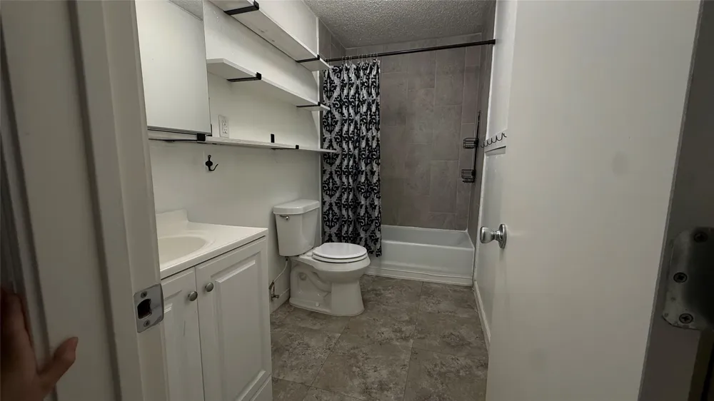 806 W 8th Street Taylor, TX 76574