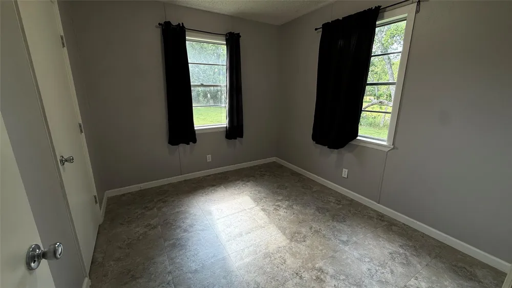 806 W 8th Street Taylor, TX 76574