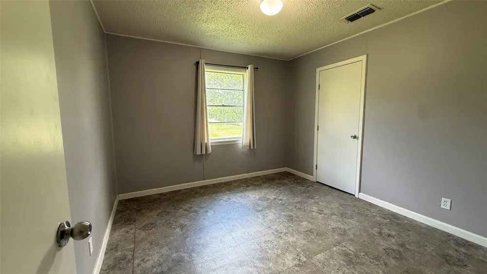 806 W 8th Street Taylor, TX 76574