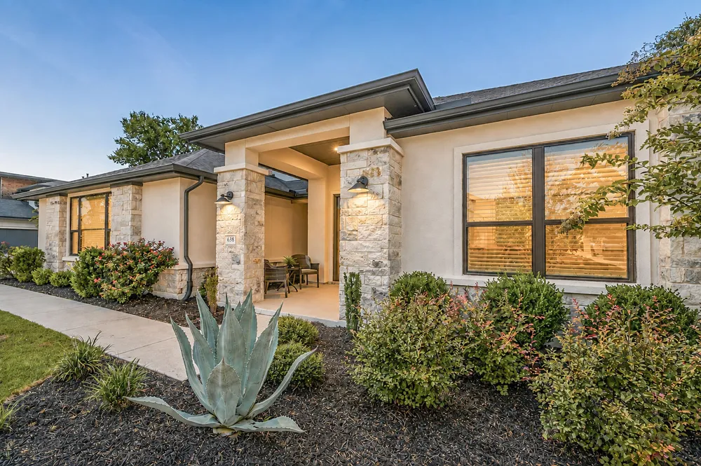 638 Bridge Water Loop Dripping Springs, TX 78620