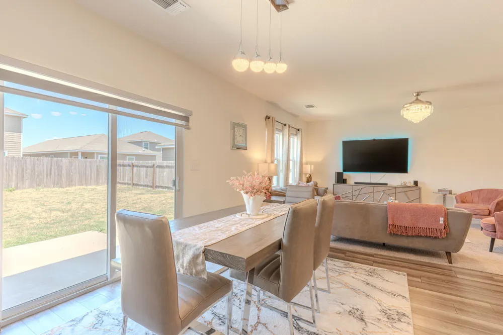 205 Waterbuck Loop Hutto, TX 78634
