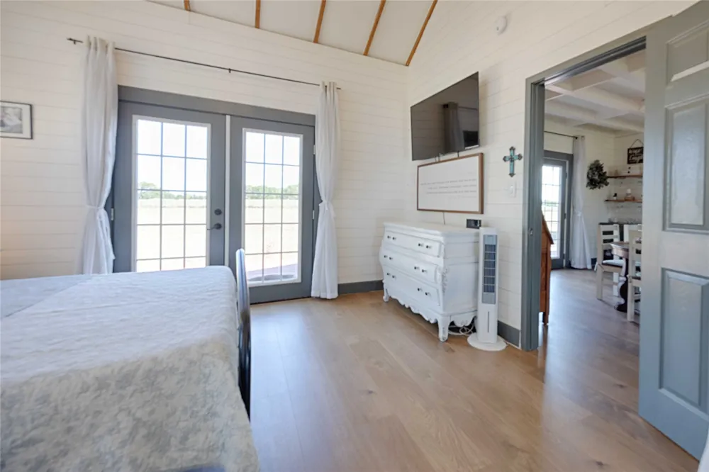 2666 County Road 247 Moulton, TX 77975