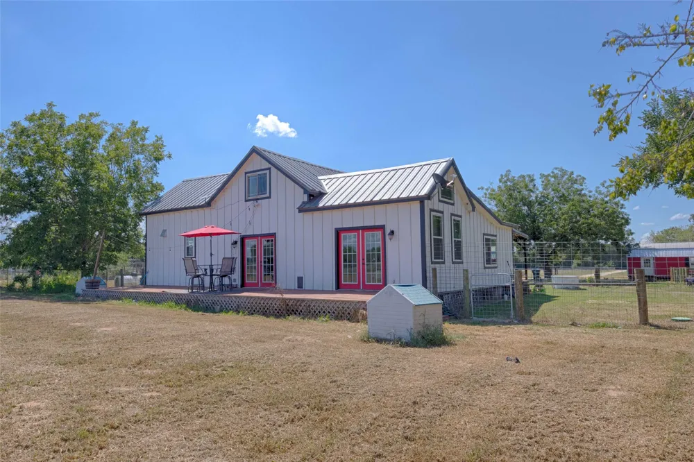 2666 County Road 247 Moulton, TX 77975
