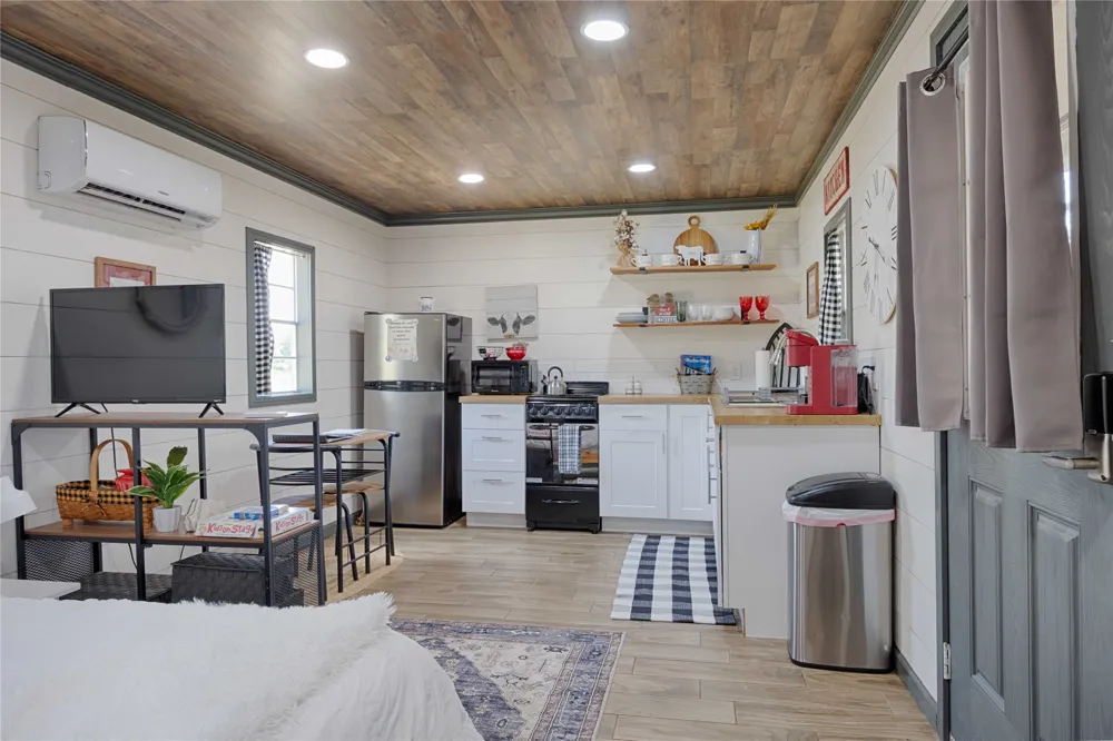 2666 County Road 247 Moulton, TX 77975