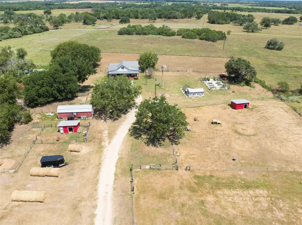 2666 County Road 247 Moulton, TX 77975