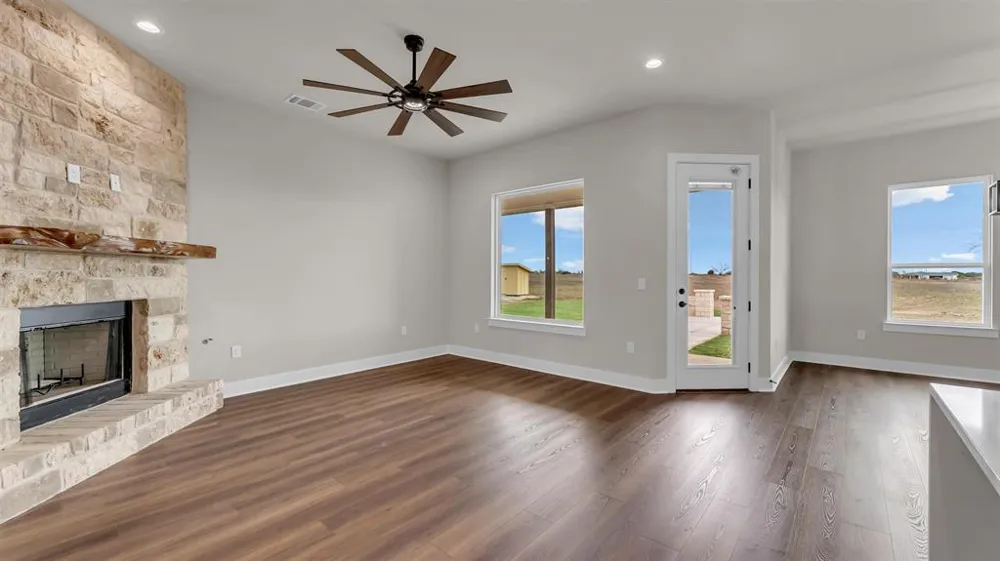 379 Prairie Point Drive Bertram, TX 78605