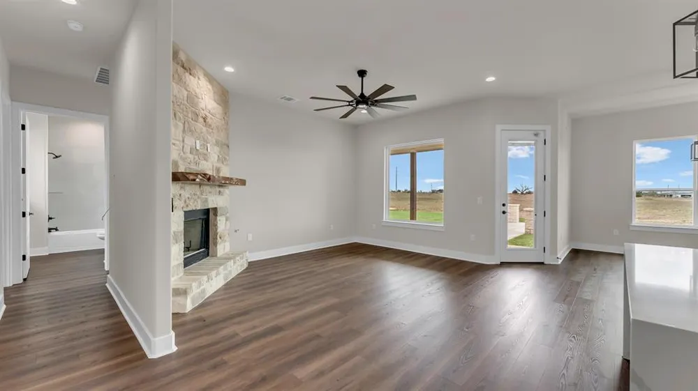 379 Prairie Point Drive Bertram, TX 78605