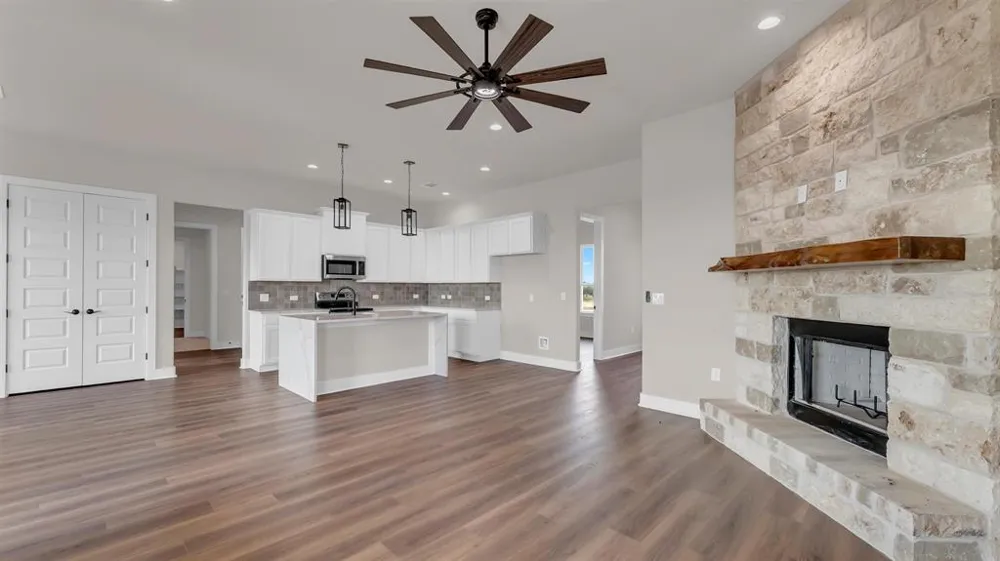 379 Prairie Point Drive Bertram, TX 78605