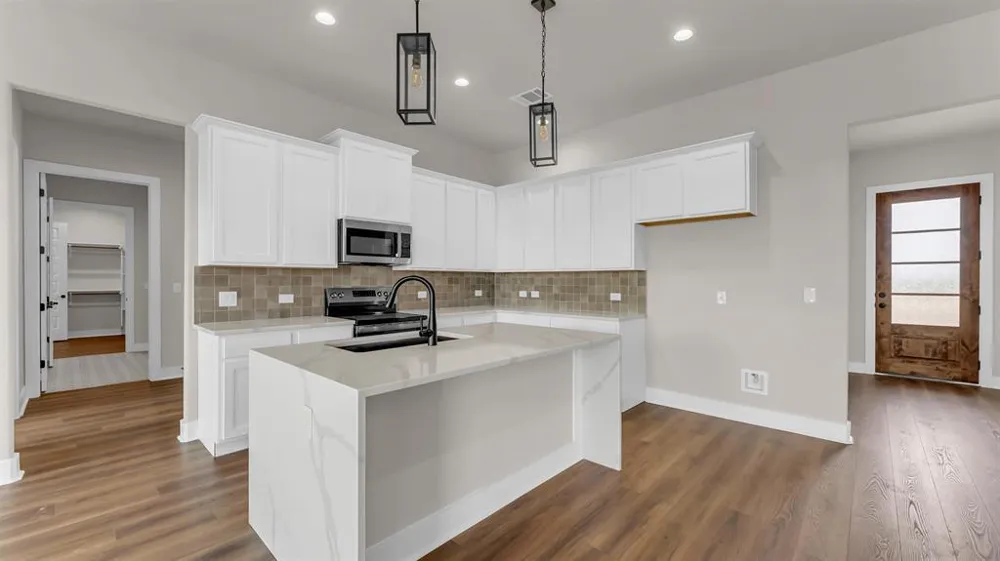 379 Prairie Point Drive Bertram, TX 78605