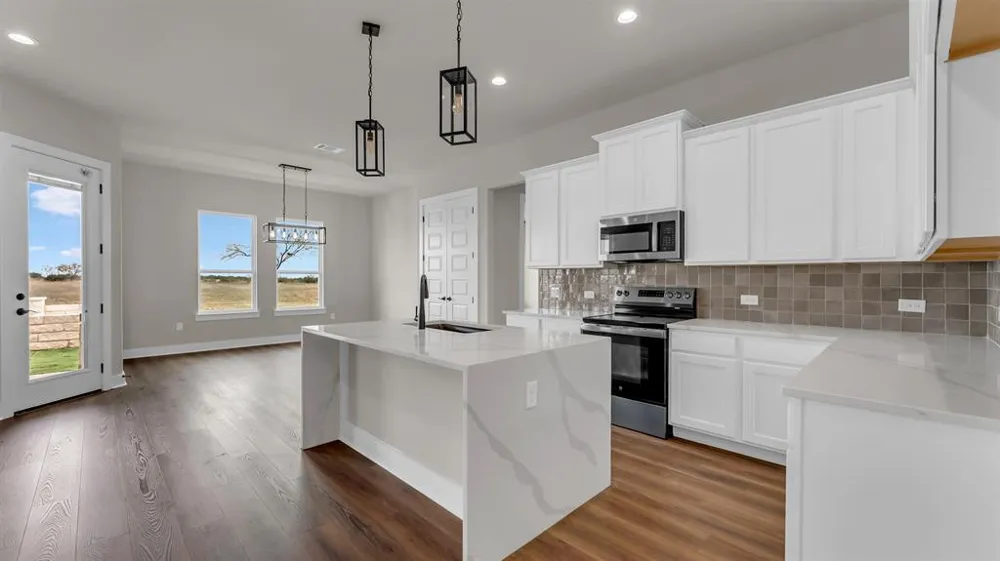 379 Prairie Point Drive Bertram, TX 78605