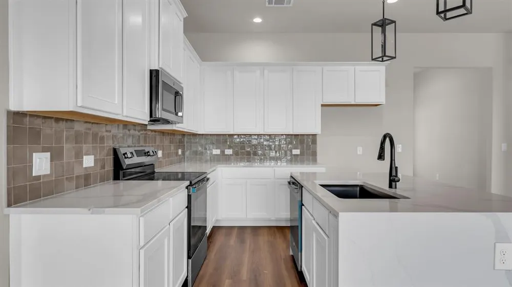 379 Prairie Point Drive Bertram, TX 78605