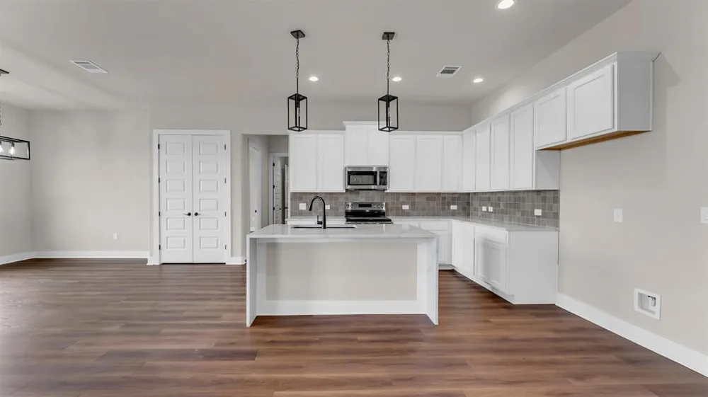 379 Prairie Point Drive Bertram, TX 78605