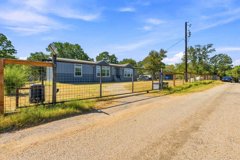 615 Green Acre Drive Dale, TX 78616
