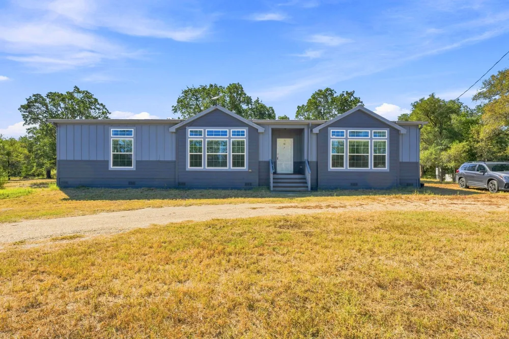 615 Green Acre Drive Dale, TX 78616