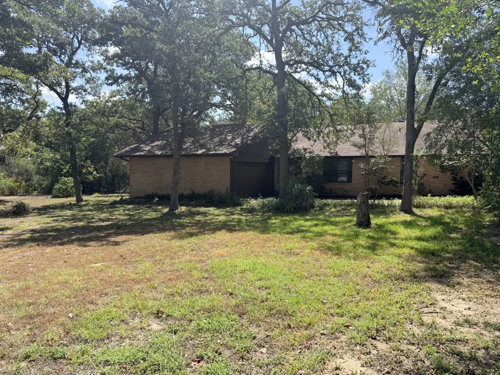109 Pine Cone Lane Elgin, TX 78621