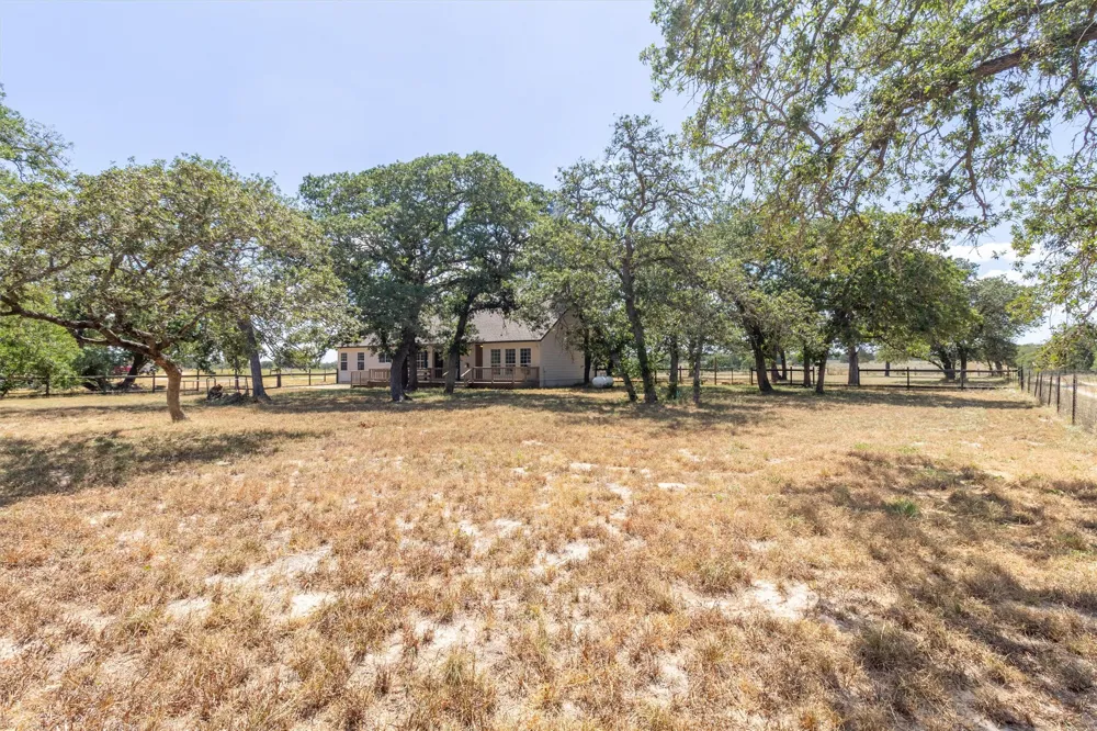 9729 FM 775 Floresville, TX 78114