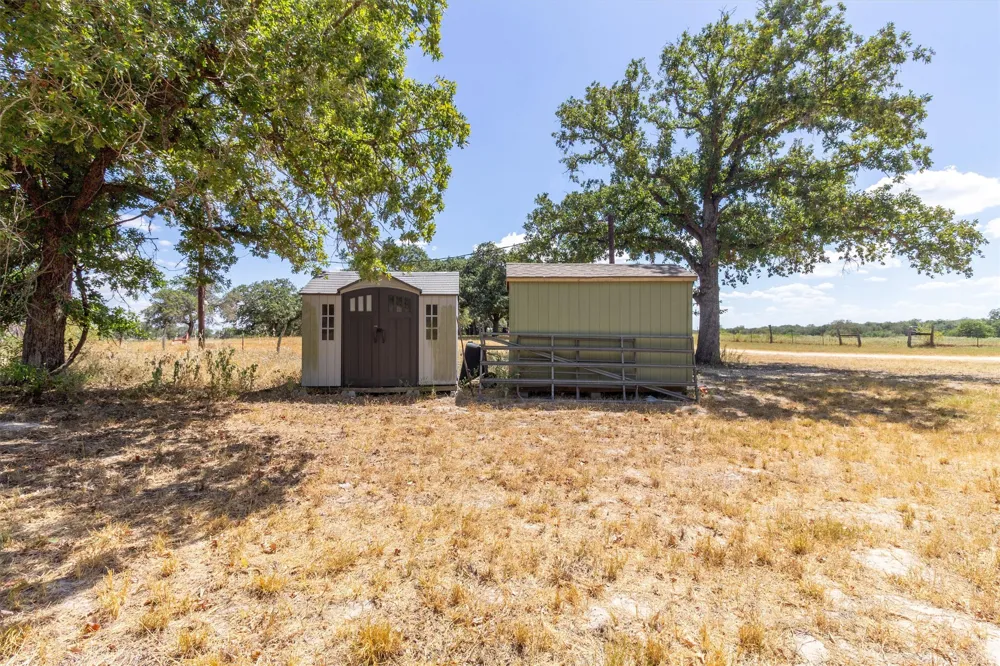 9729 FM 775 Floresville, TX 78114