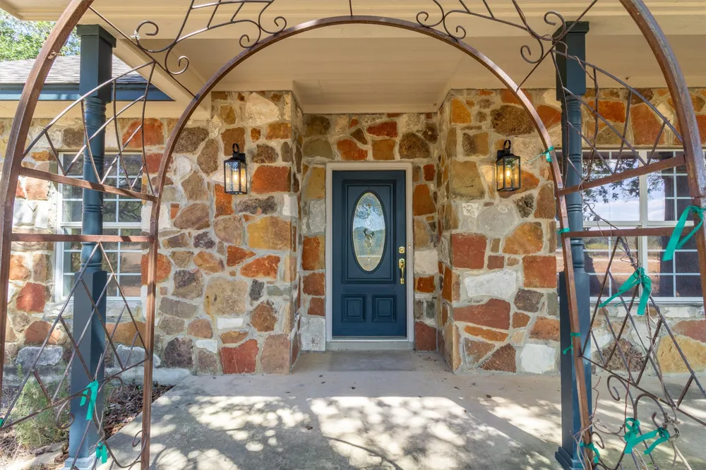 9729 FM 775 Floresville, TX 78114