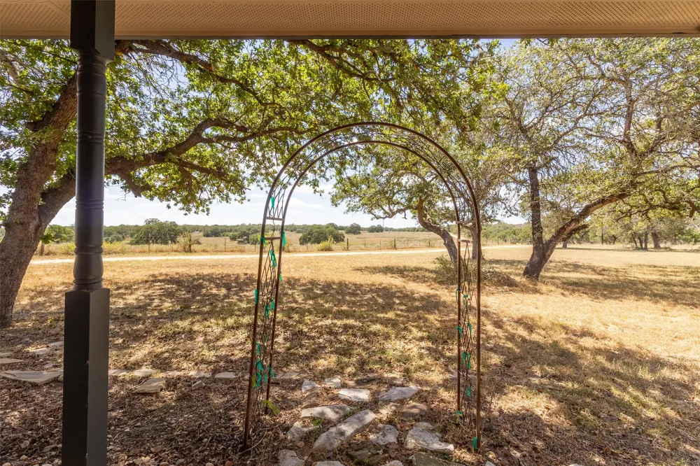 9729 FM 775 Floresville, TX 78114