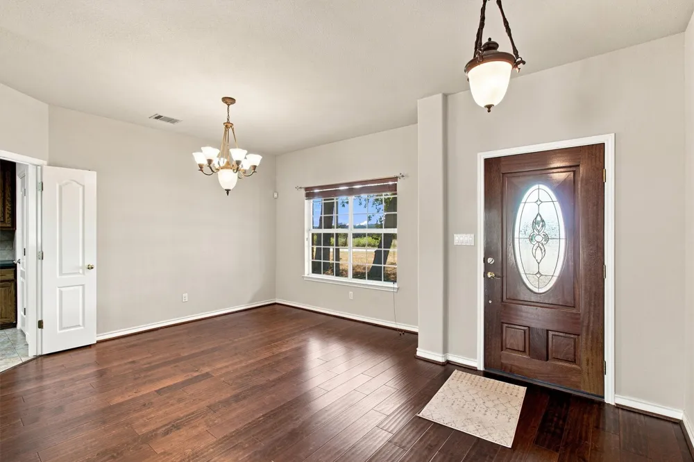 9729 FM 775 Floresville, TX 78114
