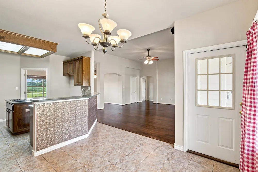 9729 FM 775 Floresville, TX 78114