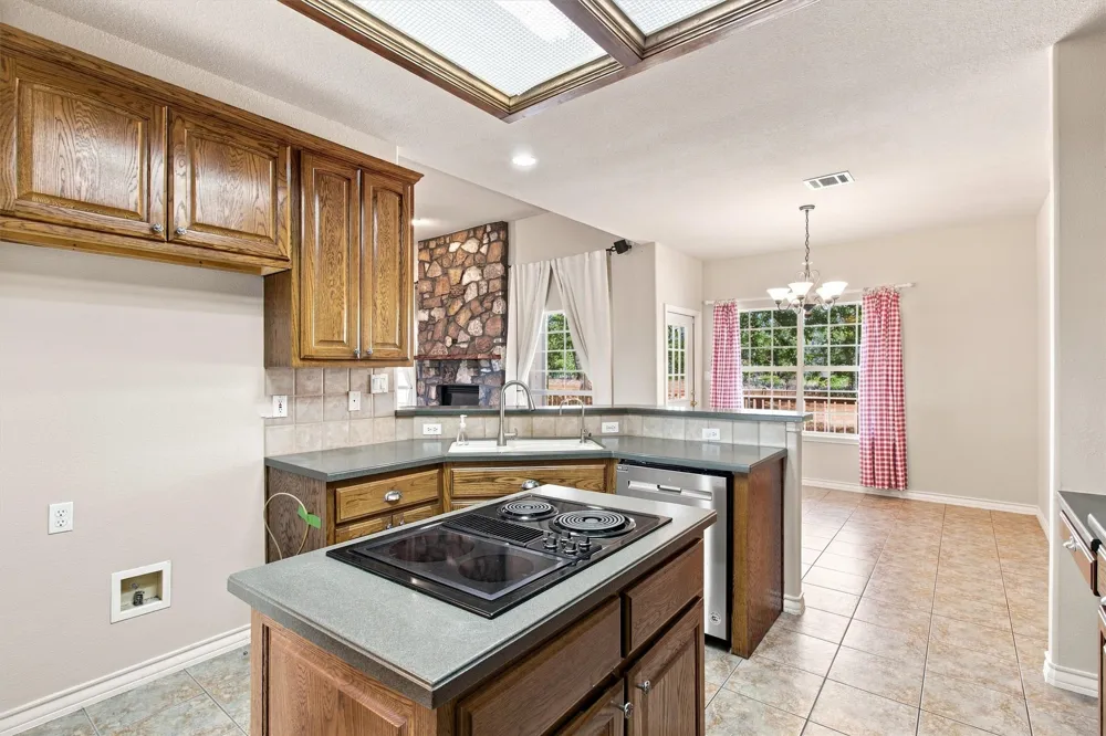 9729 FM 775 Floresville, TX 78114