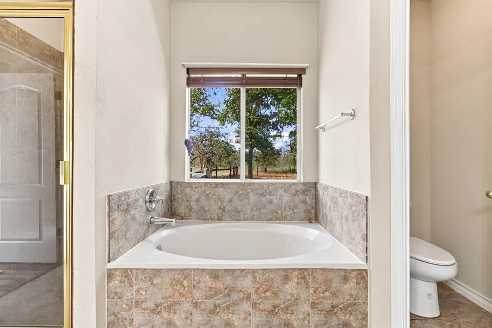 9729 FM 775 Floresville, TX 78114