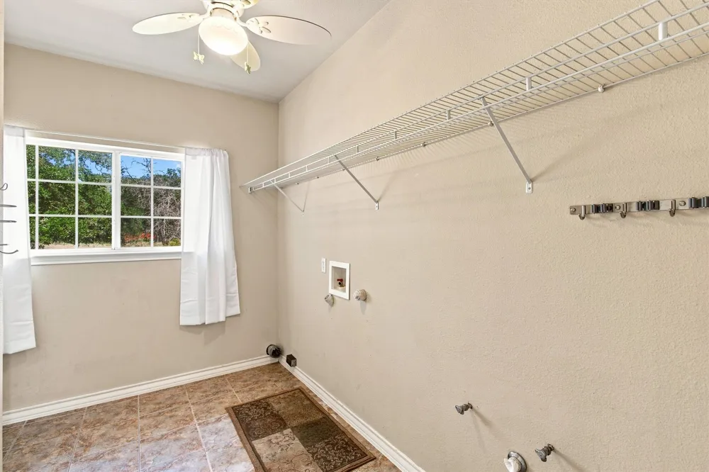 9729 FM 775 Floresville, TX 78114