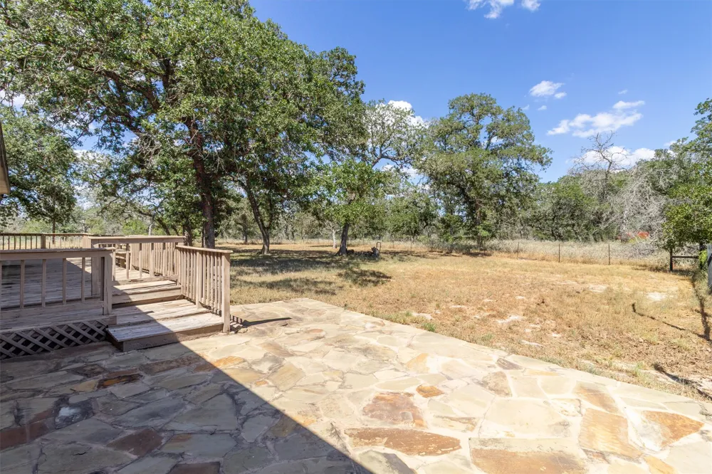 9729 FM 775 Floresville, TX 78114