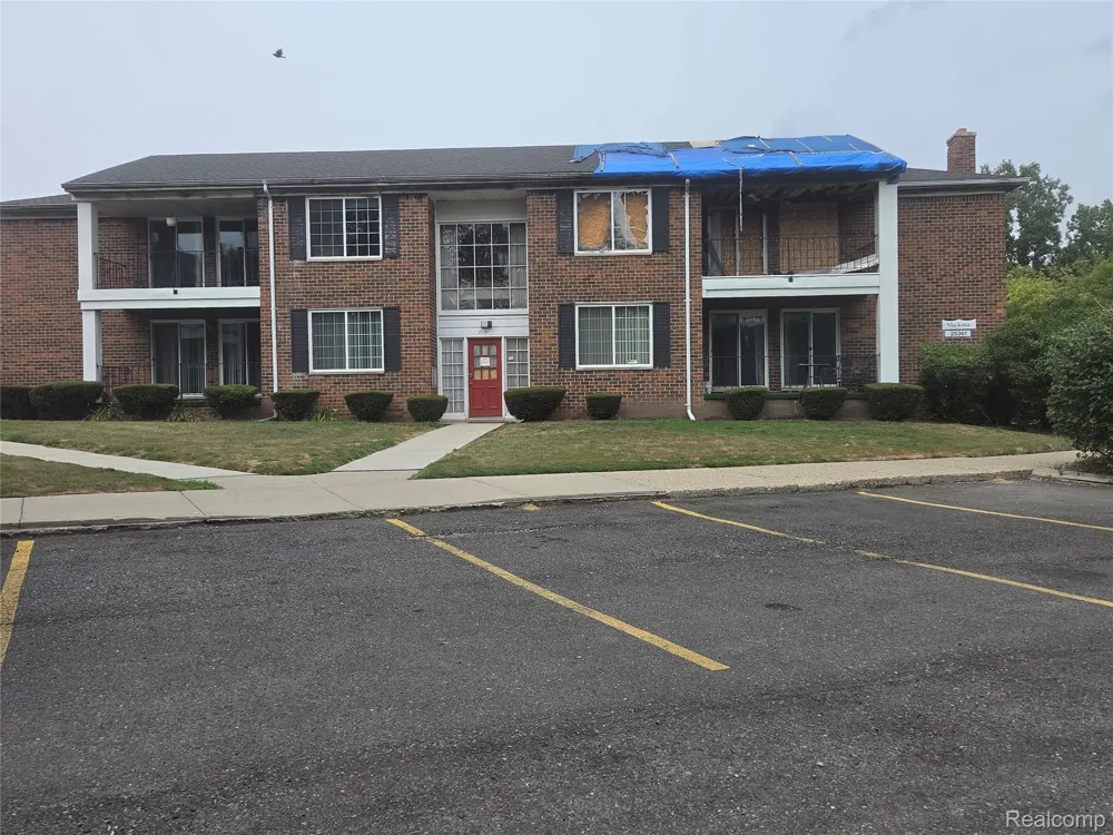25361 Shiawassee Circle #APT 202 Southfield City, MI 48033