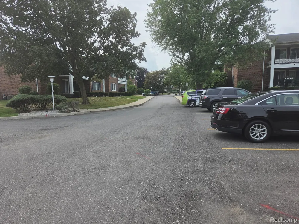 25361 Shiawassee Circle #APT 202 Southfield City, MI 48033