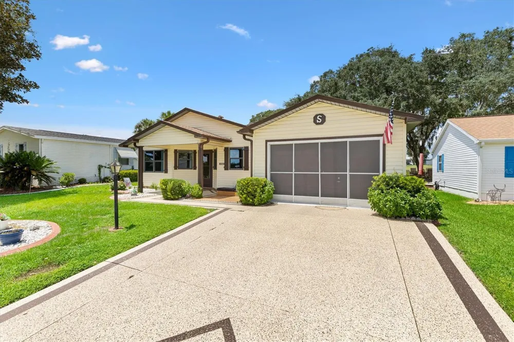 1532 E SCHWARTZ BOULEVARD Lady Lake, FL 32159