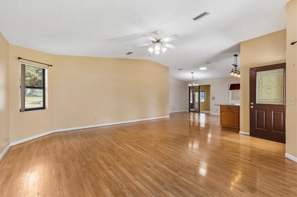 1532 E SCHWARTZ BOULEVARD Lady Lake, FL 32159