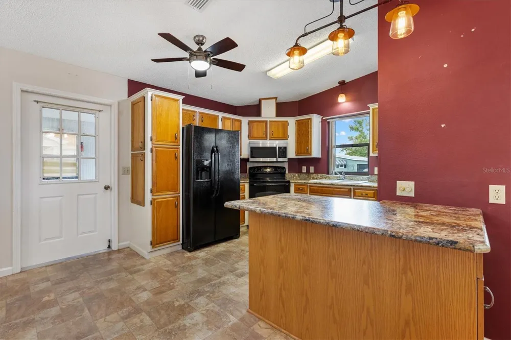 1532 E SCHWARTZ BOULEVARD Lady Lake, FL 32159